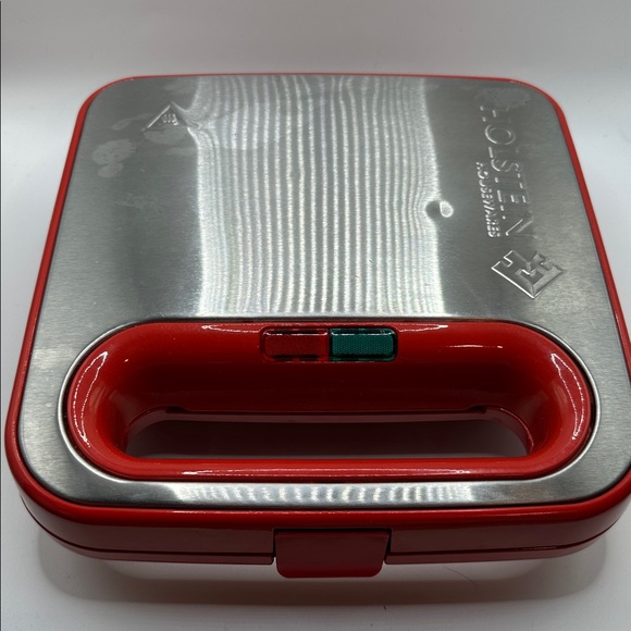 Housewares 4-Section Heart Shaped Waffle Maker. - Picture 6 of 9